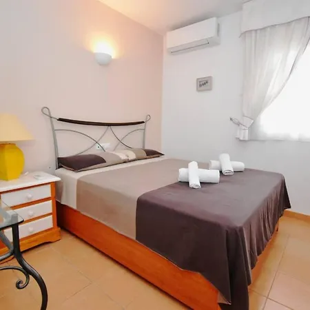 Spacious 2br Terrace Pool & Train Fuengirola